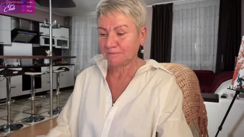 Snapshot of roxana_brooks chatting on 01/21/25, 02:37 Roxana online show from 01/21/25, 02:37
