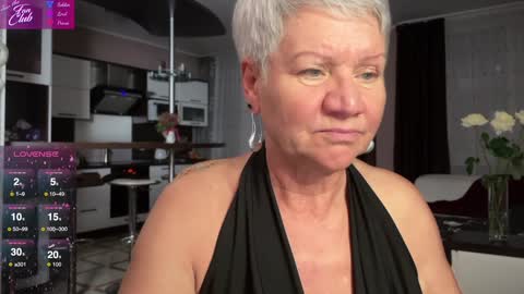 Snapshot of roxana_brooks chatting on 01/27/25, 03:28 Roxana online show from 01/27/25, 03:28