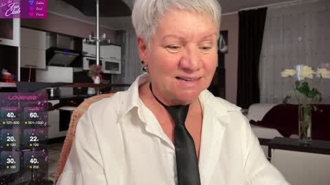 Snapshot of roxana_brooks chatting on 01/29/25, 03:15 Roxana online show from 01/29/25, 03:15