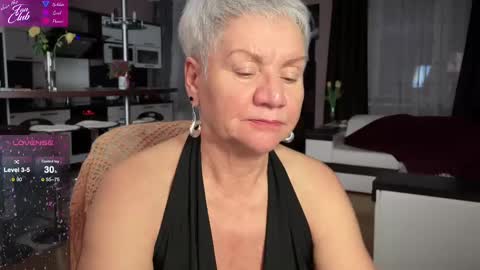 Snapshot of roxana_brooks chatting on 02/16/25, 05:48 Roxana online show from 02/16/25, 05:48