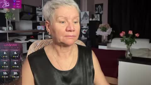 Snapshot of roxana_brooks chatting on 02/21/25, 06:37 Roxana online show from 02/21/25, 06:37
