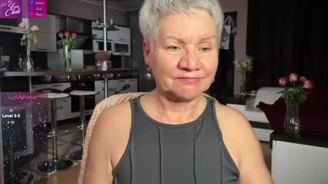 Snapshot of roxana_brooks chatting on 02/25/25, 06:31 Roxana online show from 02/25/25, 06:31