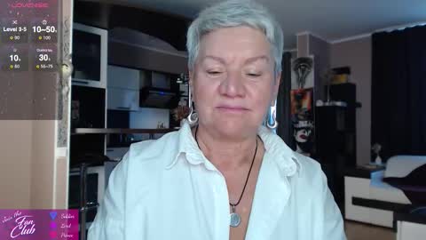 Snapshot of roxana_brooks chatting on 09/23/25, 02:42 Roxana online show from 09/23/25, 02:42
