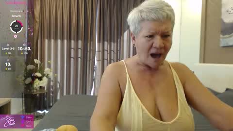 Roxana online show from 11/30/25, 01:42