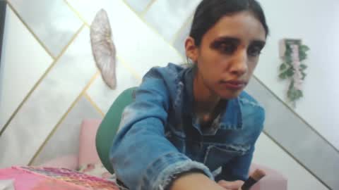 Snapshot of roxana_cyrano chatting on 01/09/25, 07:50 online show from 01/09/25, 07:50
