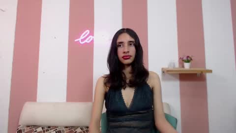 Snapshot of roxana_cyrano chatting on 03/03/25, 07:39 online show from 03/03/25, 07:39