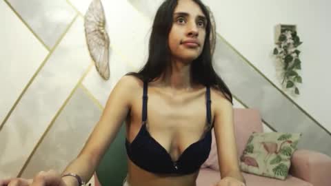 Snapshot of roxana_cyrano chatting on 10/11/25, 07:45 online show from 10/11/25, 07:45