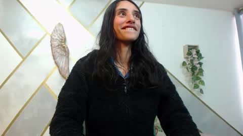 Snapshot of roxana_cyrano chatting on 11/11/25, 07:47 online show from 11/11/25, 07:47