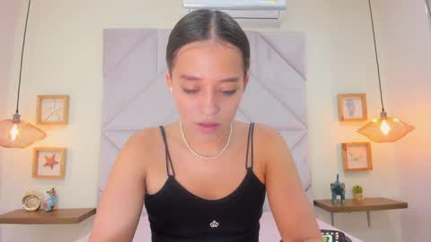 Roxana   online show from 10/05/25, 07:01