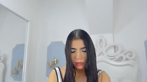 Snapshot of roxana_scott1 chatting on 09/19/25, 03:41 roxana_scott1 online show from 09/19/25, 03:41