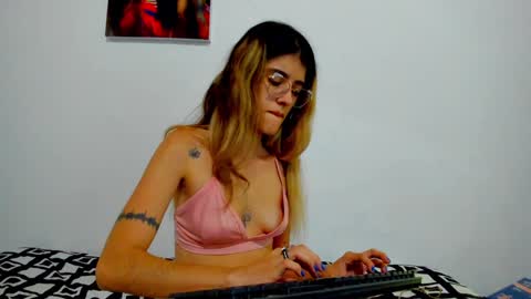 Snapshot of roxanajames__ chatting on 12/14/24, 07:07 roxy online show from 12/14/24, 07:07