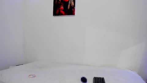 Snapshot of roxanajames__ chatting on 02/19/25, 03:49 roxy online show from 02/19/25, 03:49