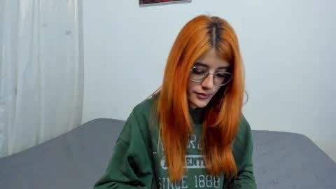 Snapshot of roxanajames__ chatting on 09/14/25, 06:34 roxy online show from 09/14/25, 06:34