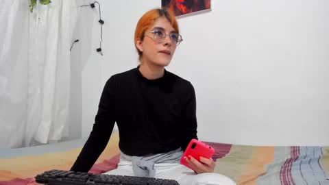 Snapshot of roxanajames__ chatting on 09/22/25, 04:20 roxy online show from 09/22/25, 04:20