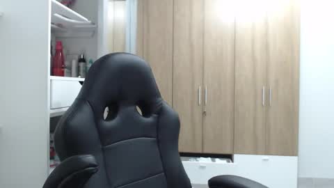 Snapshot of roxanalove7 chatting on 12/18/24, 01:59 Roxana online show from 12/18/24, 01:59