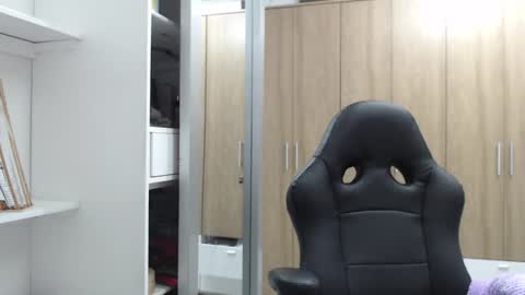 Snapshot of roxanalove7 chatting on 01/14/25, 04:15 Roxana online show from 01/14/25, 04:15