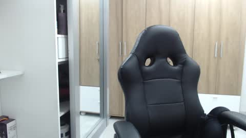 Snapshot of roxanalove7 chatting on 01/25/25, 12:06 Roxana online show from 01/25/25, 12:06