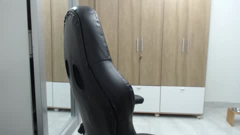 Snapshot of roxanalove7 chatting on 01/25/25, 03:09 Roxana online show from 01/25/25, 03:09