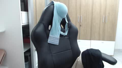 Snapshot of roxanalove7 chatting on 02/15/25, 02:04 Roxana online show from 02/15/25, 02:04