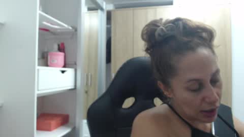 Snapshot of roxanalove7 chatting on 02/21/25, 01:22 Roxana online show from 02/21/25, 01:22