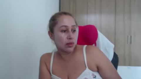 Snapshot of roxanalove7 chatting on 09/23/25, 08:23 Roxana online show from 09/23/25, 08:23