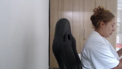 Roxana online show from 03/25/26, 05:41