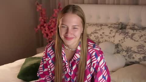 Anna Lokiss online show from 09/15/25, 12:05