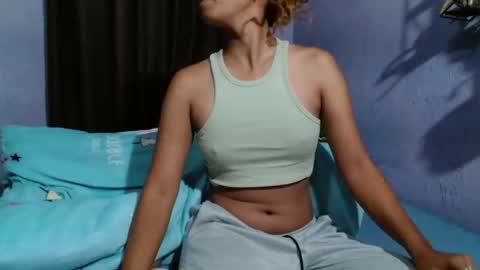 roxanne_98 online show from 05/25/26, 01:44