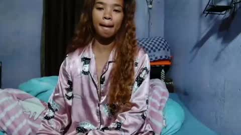 Snapshot of roxanne_98 chatting on 07/11/26, 04:04 roxanne_98 online show from 07/11/26, 04:04