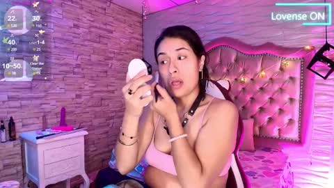 roxanne_han online show from 12/21/25, 11:50