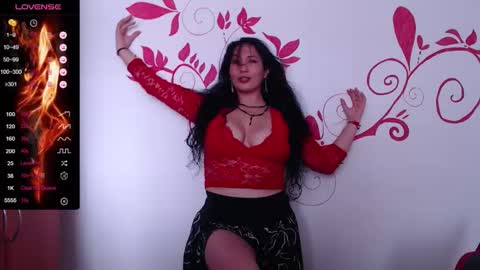 Snapshot of roxanne_summers2 chatting on 09/15/25, 06:41 Roxanne Summers online show from 09/15/25, 06:41