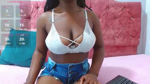 Snapshot of roxannelips chatting on 01/09/25, 03:15 roxannelips online show from 01/09/25, 03:15