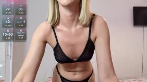 Snapshot of roxannequin chatting on 06/13/26, 02:59 roxanne online show from 06/13/26, 02:59