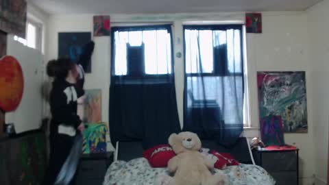Snapshot of roxanneroulette chatting on 01/17/25, 04:47 Silver online show from 01/17/25, 04:47