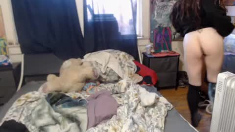Snapshot of roxanneroulette chatting on 01/21/25, 10:41 Silver online show from 01/21/25, 10:41