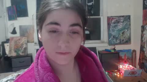 Snapshot of roxanneroulette chatting on 02/18/25, 03:10 Silver online show from 02/18/25, 03:10