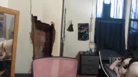 Snapshot of roxanneroulette chatting on 03/06/25, 01:03 Silver online show from 03/06/25, 01:03