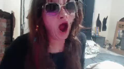 Snapshot of roxanneroulette chatting on 03/07/25, 02:15 Silver online show from 03/07/25, 02:15