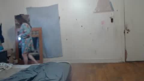 Snapshot of roxanneroulette chatting on 03/12/25, 04:35 Silver online show from 03/12/25, 04:35