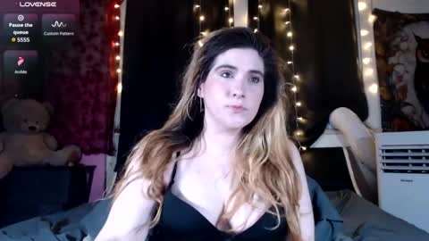 Snapshot of roxanneroulette chatting on 07/12/26, 04:03 Silver online show from 07/12/26, 04:03