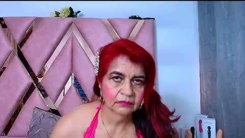 Snapshot of roxettemature chatting on 06/27/26, 12:22 RoxetteMature online show from 06/27/26, 12:22