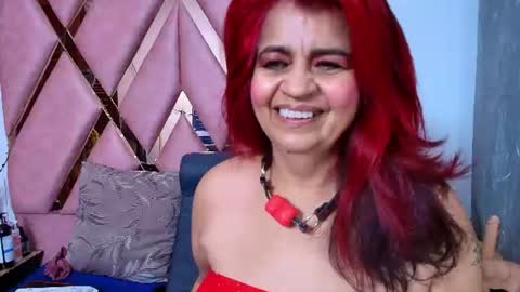 Snapshot of roxettemature chatting on 07/14/26, 12:00 RoxetteMature online show from 07/14/26, 12:00