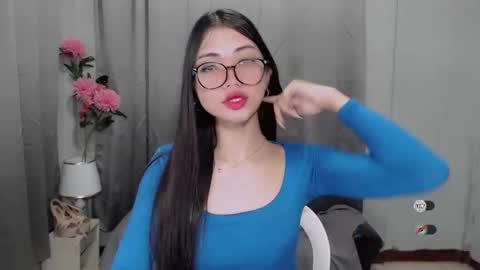 Snapshot of roxie_fuckdoll chatting on 01/22/25, 10:59 Roxie online show from 01/22/25, 10:59