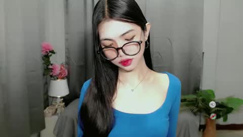 Snapshot of roxie_fuckdoll chatting on 02/05/25, 10:22 Roxie online show from 02/05/25, 10:22