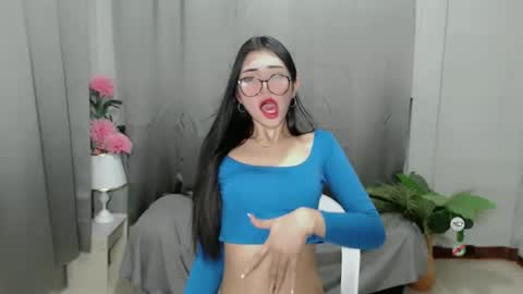 Snapshot of roxie_fuckdoll chatting on 03/09/25, 01:04 Roxie online show from 03/09/25, 01:04