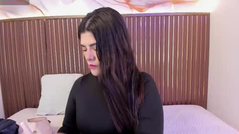 Roxie  online show from 12/21/25, 02:02