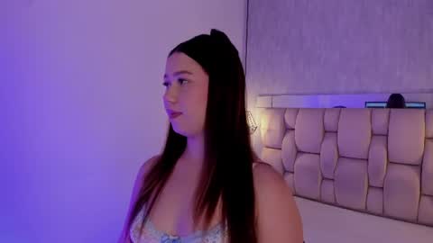 Snapshot of roxie_summers chatting on 06/23/26, 07:45 Roxie online show from 06/23/26, 07:45