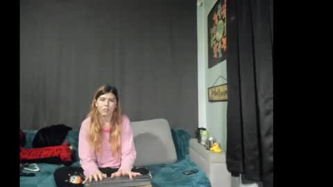 roxihazeleyes online show from 11/24/25, 06:13