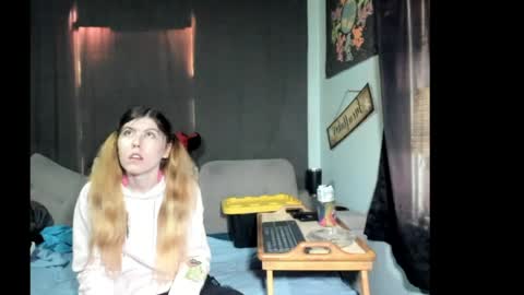 roxihazeleyes online show from 04/06/26, 10:33