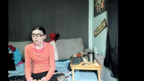 roxihazeleyes online show from 04/12/26, 01:43